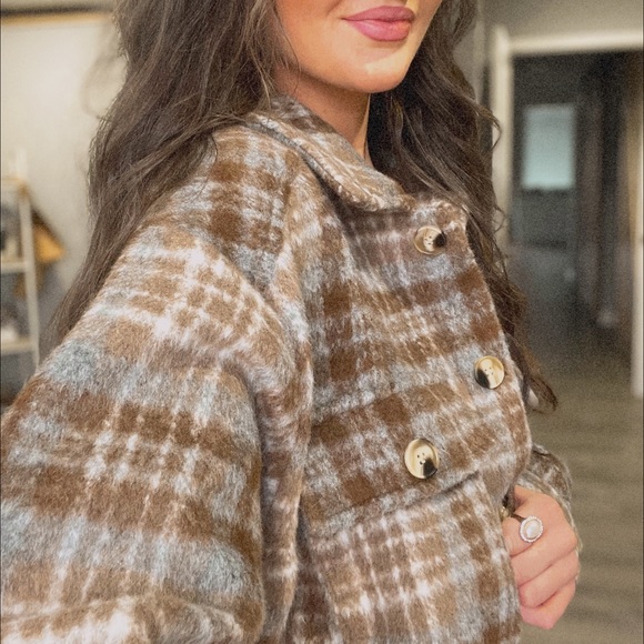 Cozy Plaid Winter Shacket - Picture 3 of 4